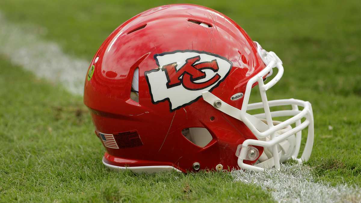 chiefs helmet 2022